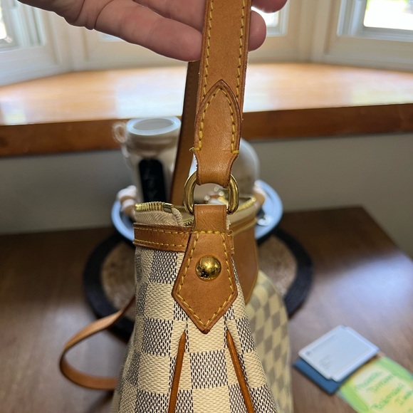 Authentic Louis Vuitton Siracusa MM - Picture 9 of 16